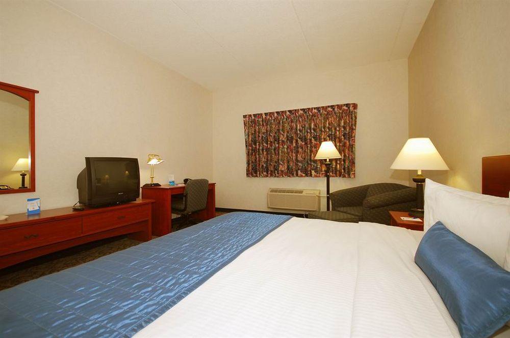 Baymont By Wyndham Des Moines Airport Hotel Exterior photo