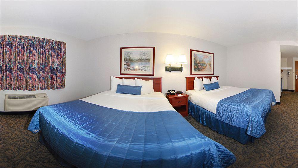 Baymont By Wyndham Des Moines Airport Hotel Exterior photo