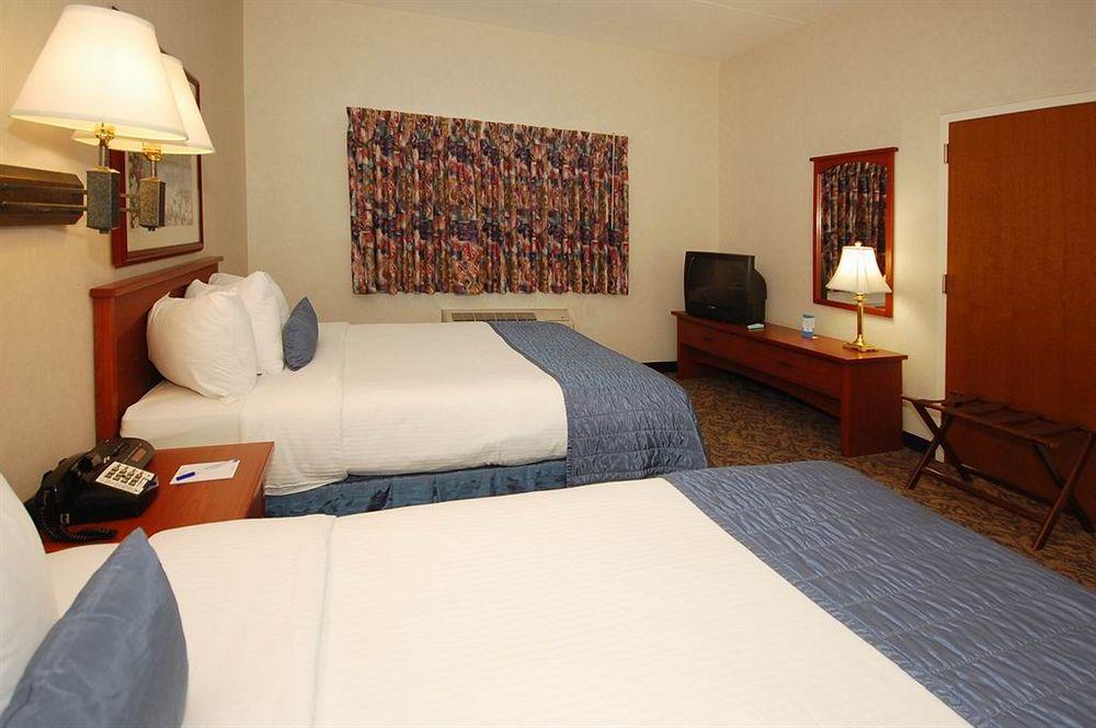 Baymont By Wyndham Des Moines Airport Hotel Exterior photo
