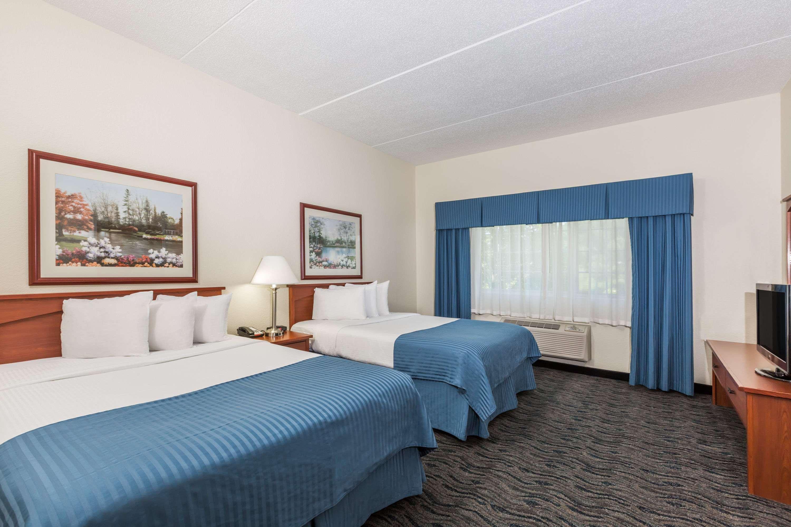 Baymont By Wyndham Des Moines Airport Hotel Exterior photo