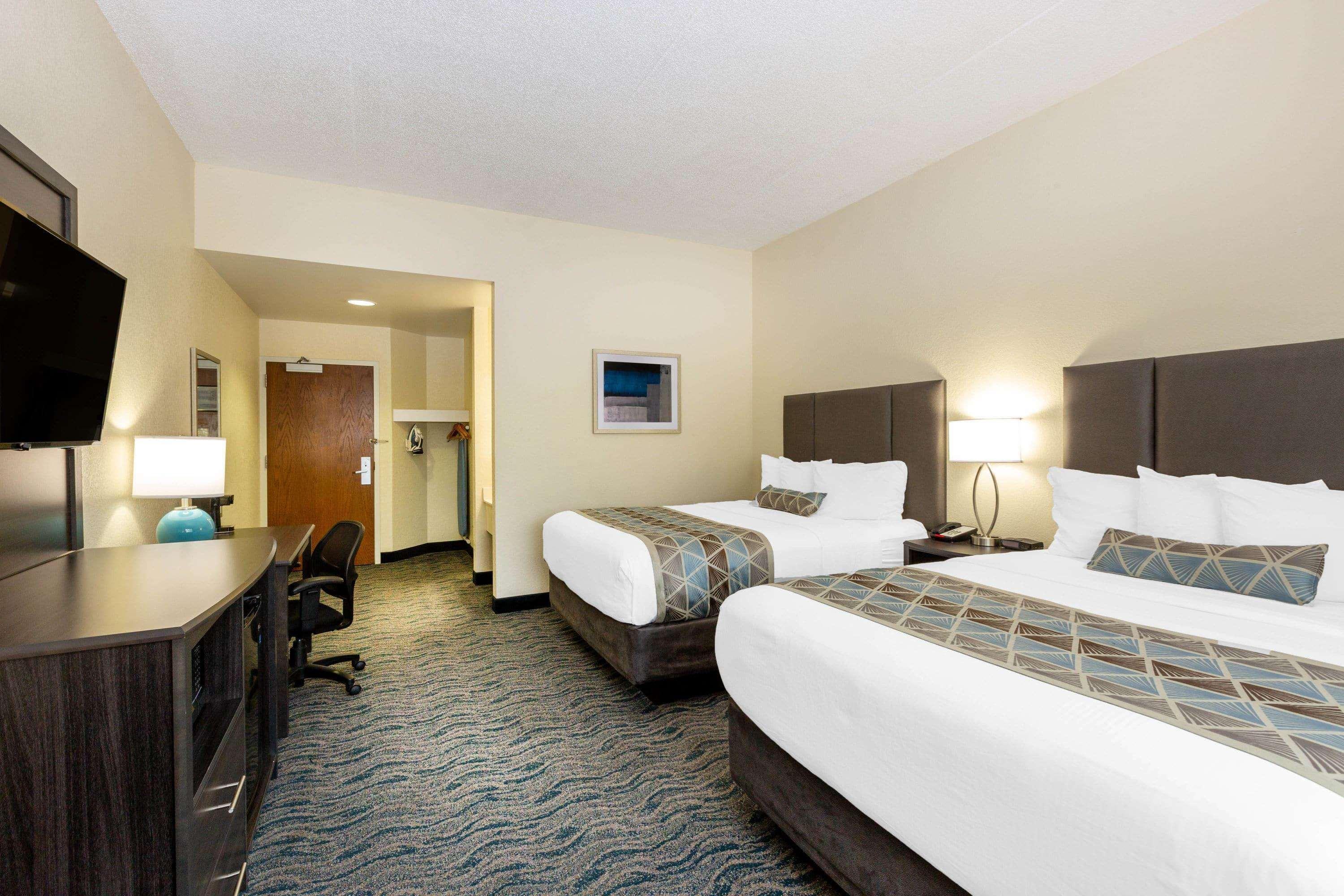 Baymont By Wyndham Des Moines Airport Hotel Exterior photo