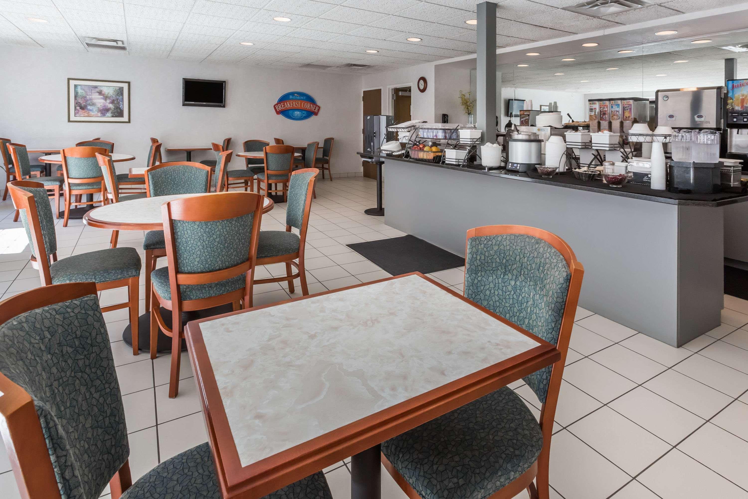 Baymont By Wyndham Des Moines Airport Hotel Exterior photo