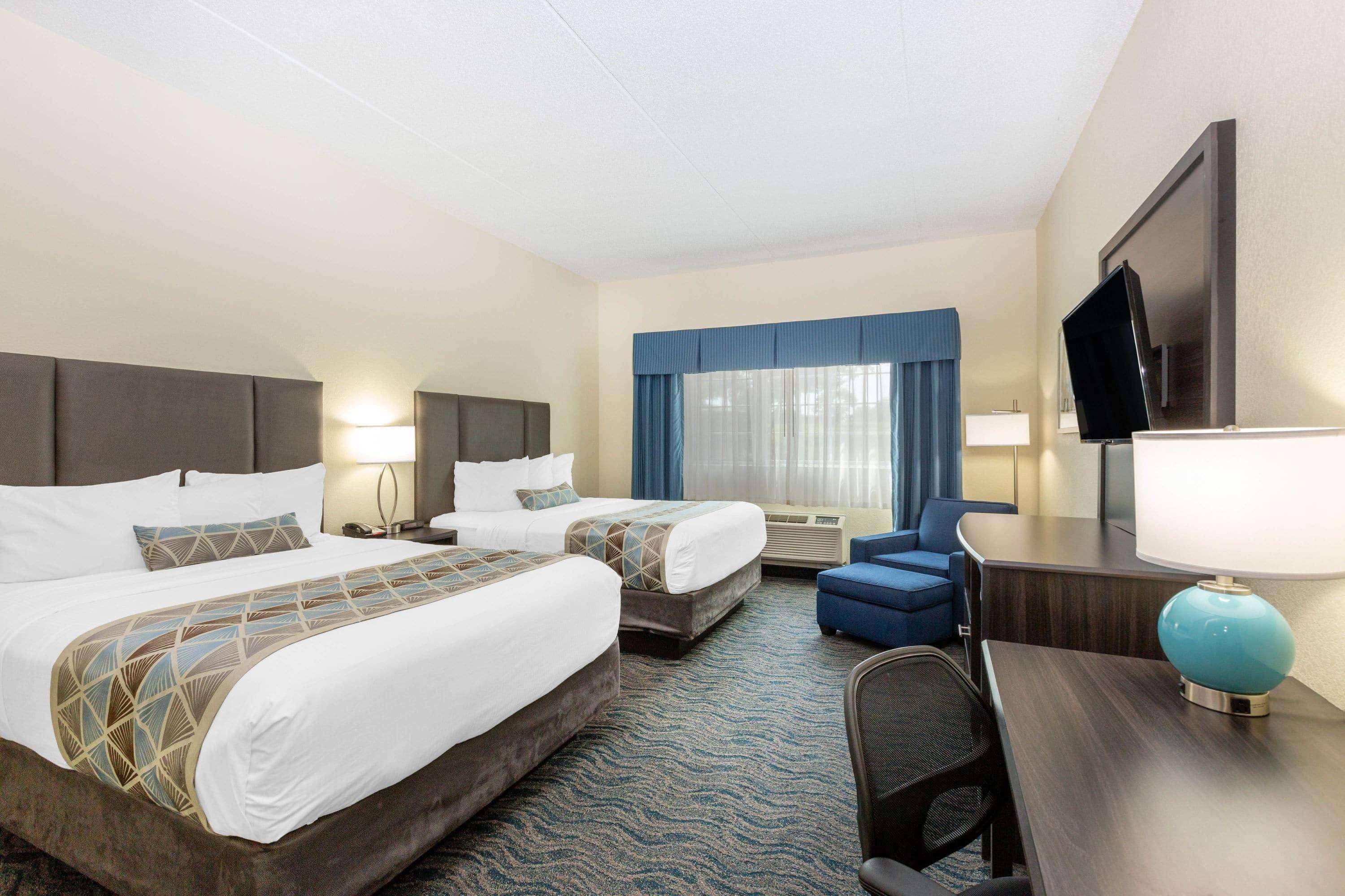 Baymont By Wyndham Des Moines Airport Hotel Exterior photo