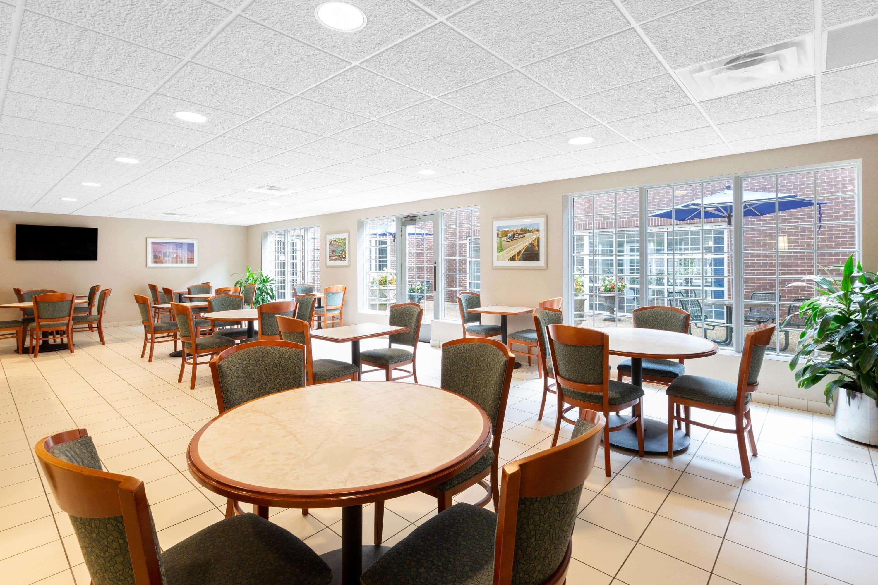 Baymont By Wyndham Des Moines Airport Hotel Exterior photo