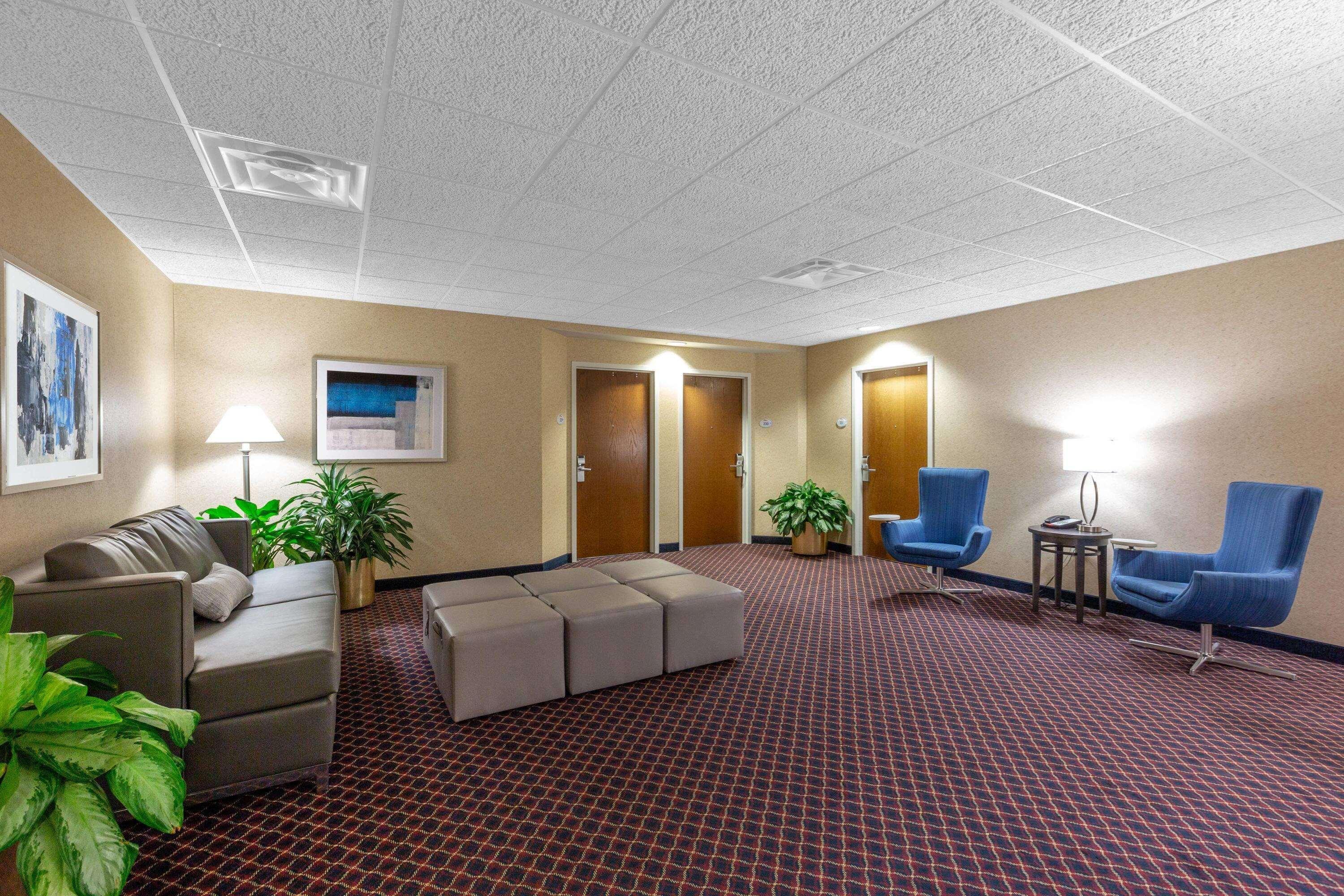 Baymont By Wyndham Des Moines Airport Hotel Exterior photo
