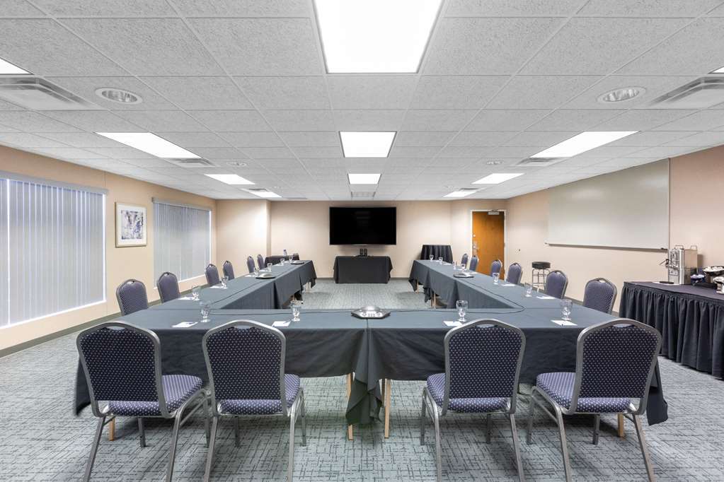 Baymont By Wyndham Des Moines Airport Hotel Facilities photo