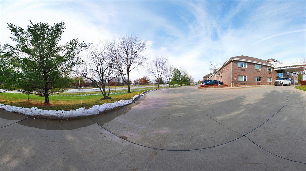 Baymont By Wyndham Des Moines Airport Hotel Exterior photo